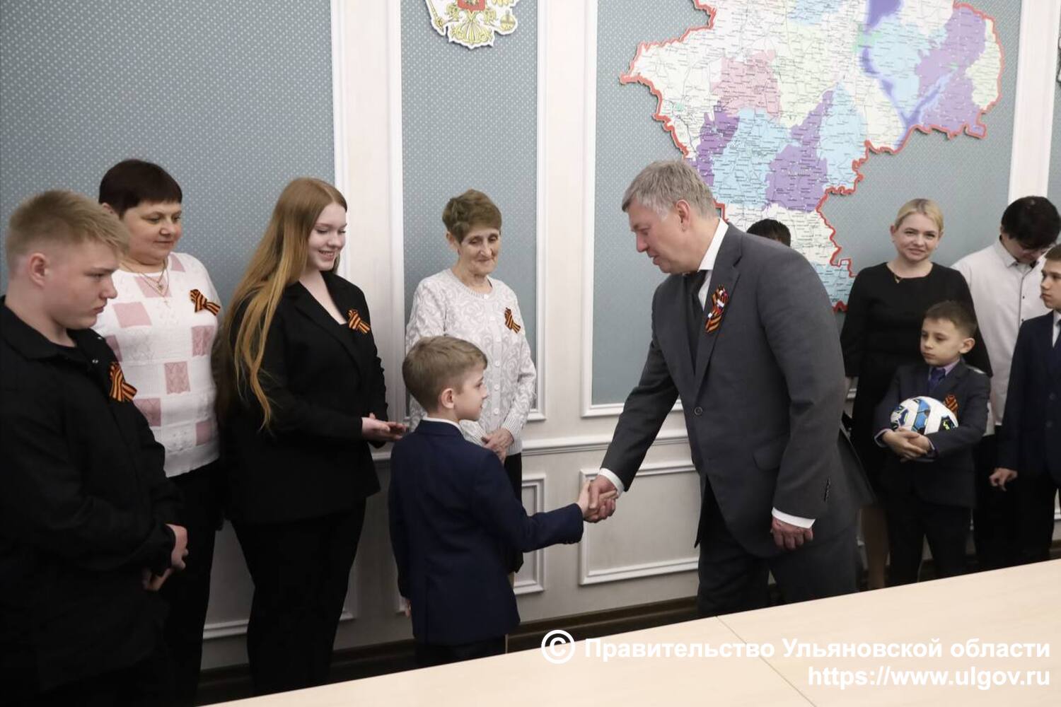 Губернатор Ульяновской области Алексей Русских встретился с участниками проекта «Расту в семье Героя».
