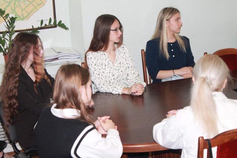 Сегодня, Глава Новоульяновска провел уже ставшую традиционной встречу с медалистами и отличниками учебы школ нашего муниципалитета.